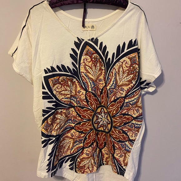 Hand Crafted Tee - Flower Design - Picture 1 of 5